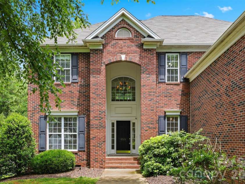 8526 Wren Creek Drive, Charlotte, NC 28269.  MLS# CAR4386065, YatesRealty ID 13901. 