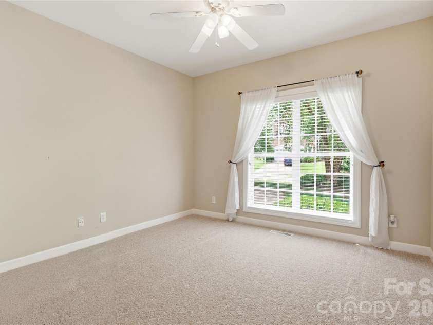 8526 Wren Creek Drive, Charlotte, NC 28269.  MLS# CAR4386065, YatesRealty ID 13901. 