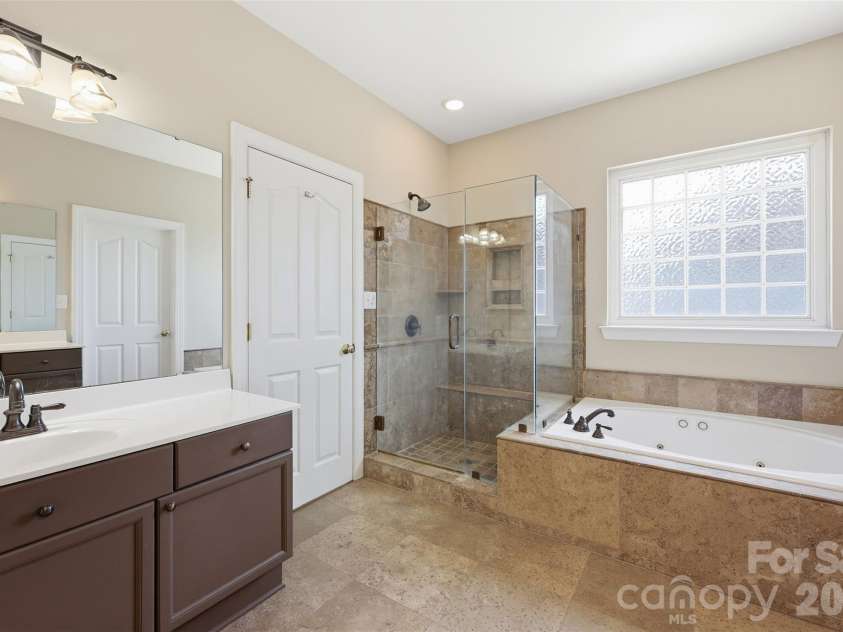 8526 Wren Creek Drive, Charlotte, NC 28269.  MLS# CAR4386065, YatesRealty ID 13901. 