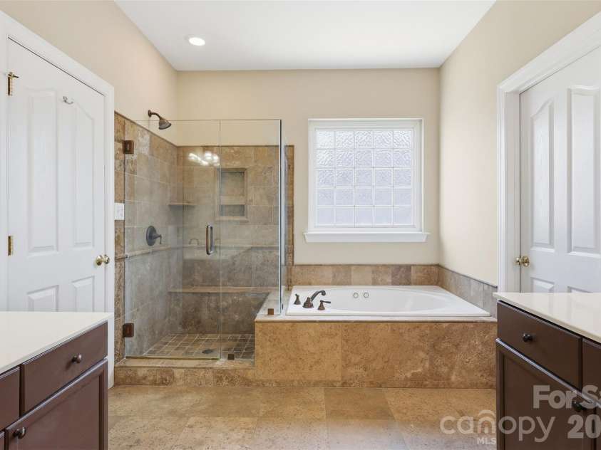 8526 Wren Creek Drive, Charlotte, NC 28269.  MLS# CAR4386065, YatesRealty ID 13901. 