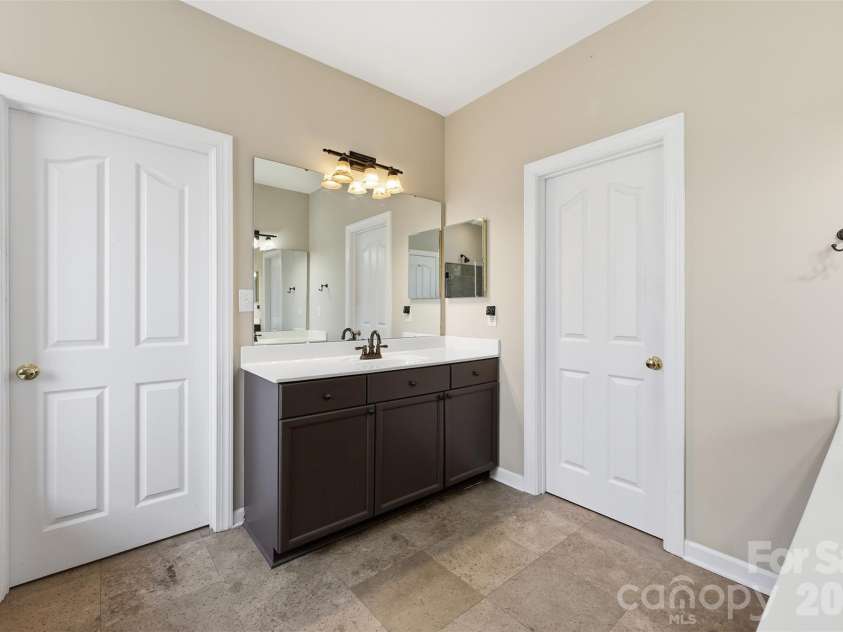 8526 Wren Creek Drive, Charlotte, NC 28269.  MLS# CAR4386065, YatesRealty ID 13901. 