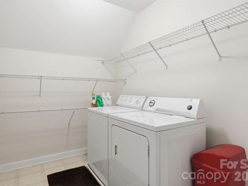 8526 Wren Creek Drive, Charlotte, NC 28269.  MLS# CAR4386065, YatesRealty ID 13901. 