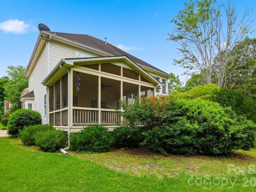 8526 Wren Creek Drive, Charlotte, NC 28269.  MLS# CAR4386065, YatesRealty ID 13901. 