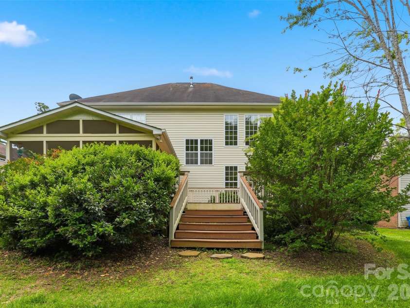 8526 Wren Creek Drive, Charlotte, NC 28269.  MLS# CAR4386065, YatesRealty ID 13901. 