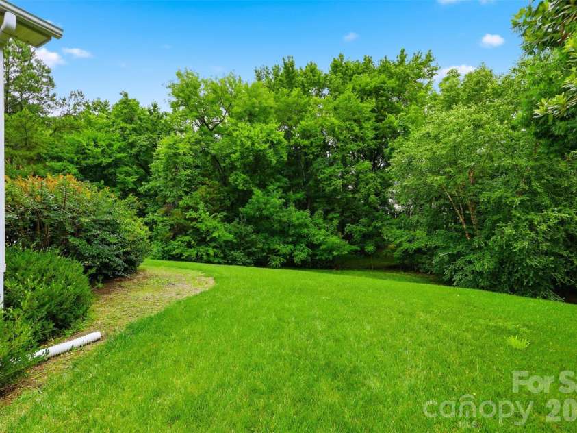 8526 Wren Creek Drive, Charlotte, NC 28269.  MLS# CAR4386065, YatesRealty ID 13901. 