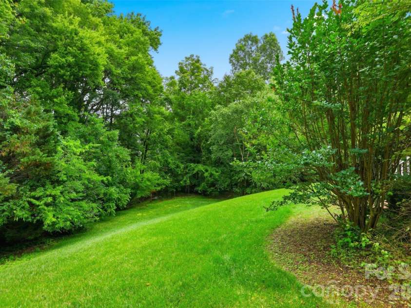 8526 Wren Creek Drive, Charlotte, NC 28269.  MLS# CAR4386065, YatesRealty ID 13901. 