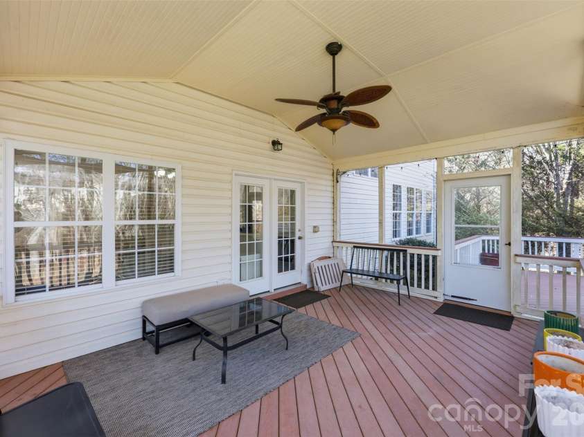 8526 Wren Creek Drive, Charlotte, NC 28269.  MLS# CAR4386065, YatesRealty ID 13901. 