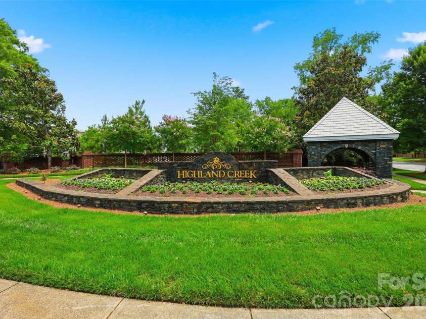8526 Wren Creek Drive, Charlotte, NC 28269.  MLS# CAR4386065, YatesRealty ID 13901. 