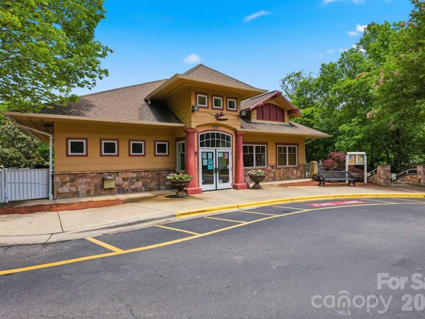 8526 Wren Creek Drive, Charlotte, NC 28269.  MLS# CAR4386065, YatesRealty ID 13901. 