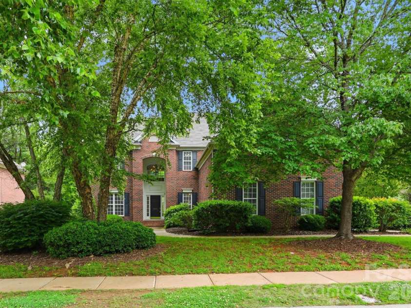 8526 Wren Creek Drive, Charlotte, NC 28269.  MLS# CAR4386065, YatesRealty ID 13901. 