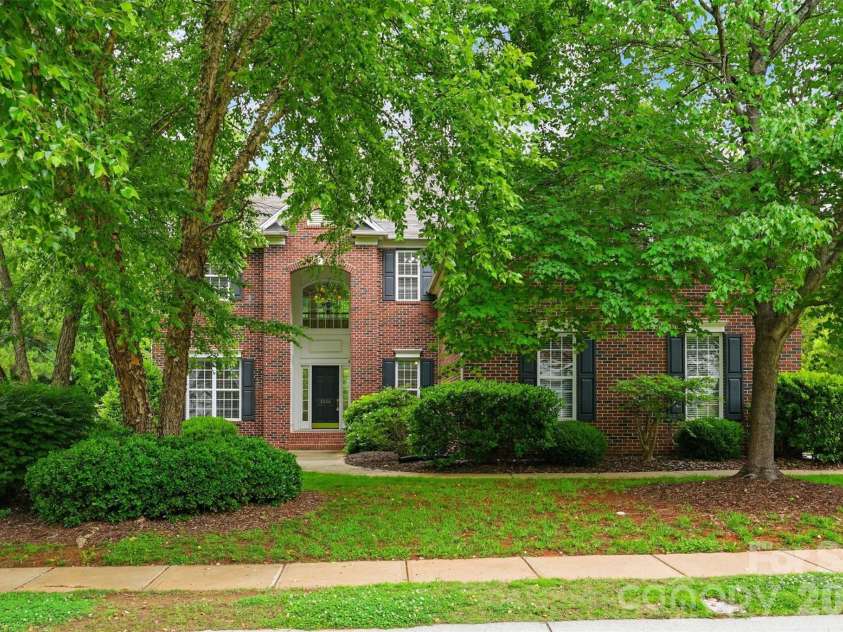 8526 Wren Creek Drive, Charlotte, NC 28269.  MLS# CAR4386065, YatesRealty ID 13901. 