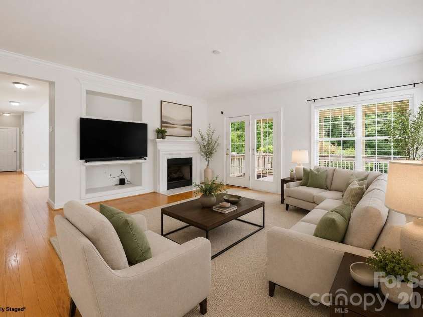 8526 Wren Creek Drive, Charlotte, NC 28269.  MLS# CAR4386065, YatesRealty ID 13901. 