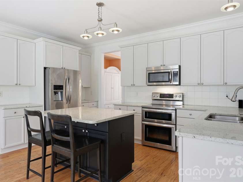 8526 Wren Creek Drive, Charlotte, NC 28269.  MLS# CAR4386065, YatesRealty ID 13901. 