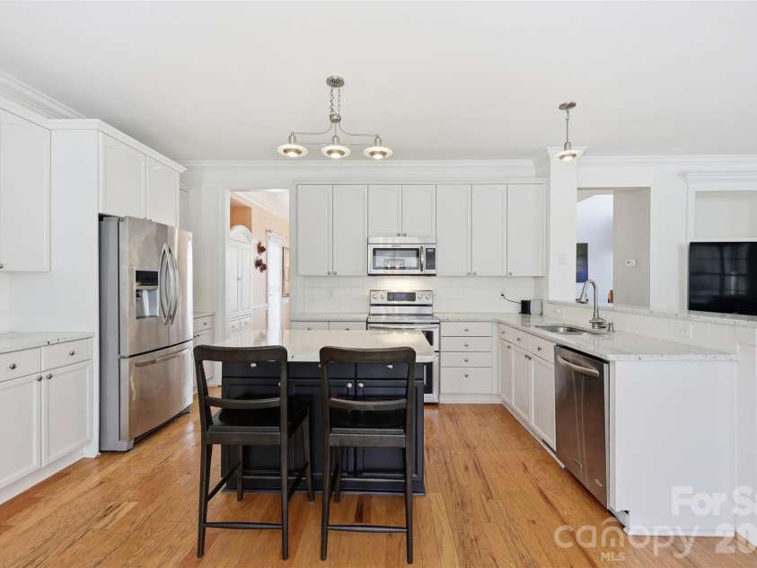 8526 Wren Creek Drive, Charlotte, NC 28269.  MLS# CAR4386065, YatesRealty ID 13901. 