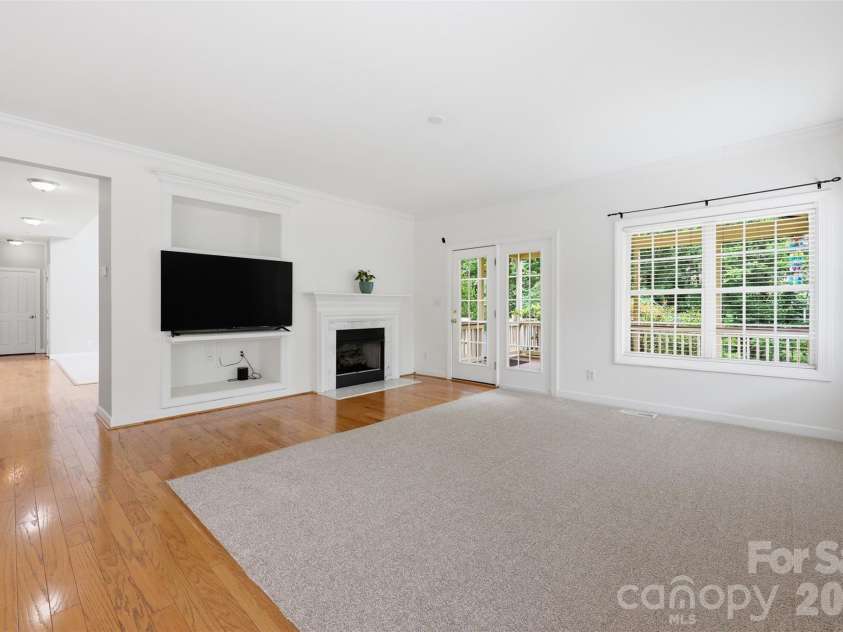 8526 Wren Creek Drive, Charlotte, NC 28269.  MLS# CAR4386065, YatesRealty ID 13901. 
