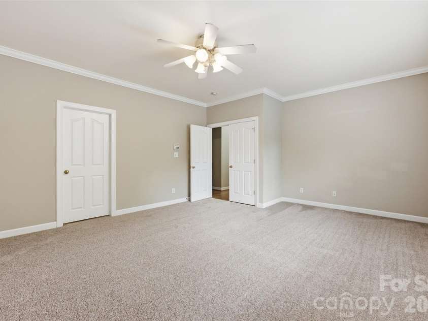 8526 Wren Creek Drive, Charlotte, NC 28269.  MLS# CAR4386065, YatesRealty ID 13901. 