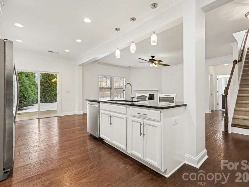 109 Creekside Crossing Lane, Mooresville, NC 28117.  MLS# CAR4343305, YatesRealty ID 13902. Kitchen