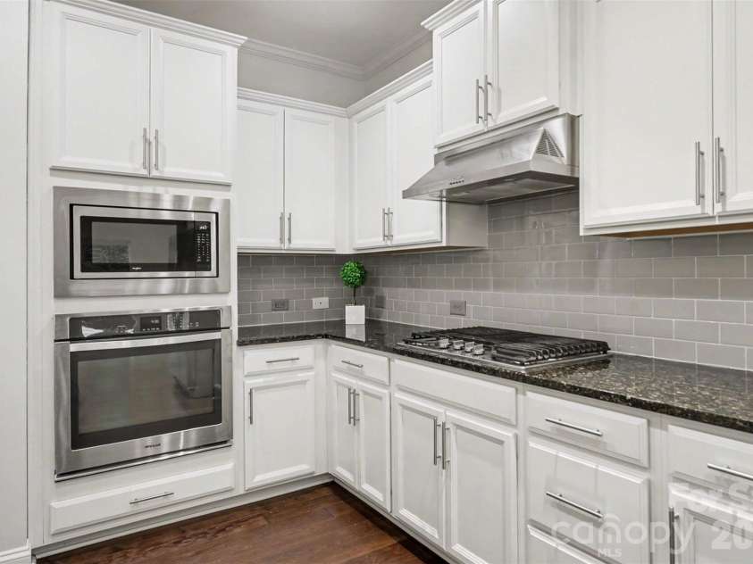 109 Creekside Crossing Lane, Mooresville, NC 28117.  MLS# CAR4343305, YatesRealty ID 13902. Kitchen