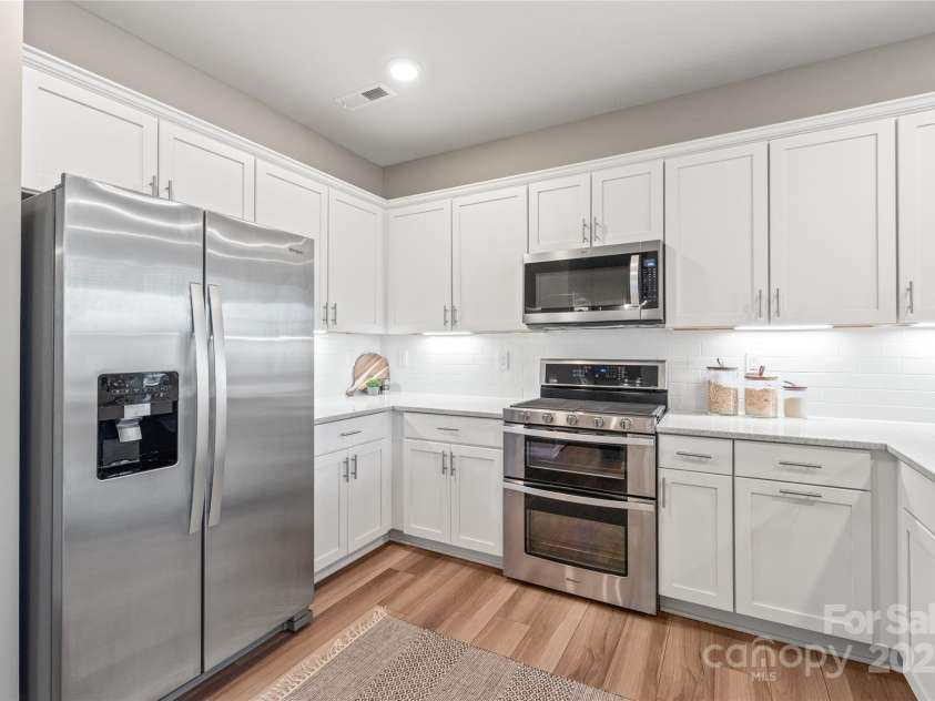 4102 Harmony Hills Drive, Matthews, NC 28104.  MLS# CAR4235594, YatesRealty ID 13904. 