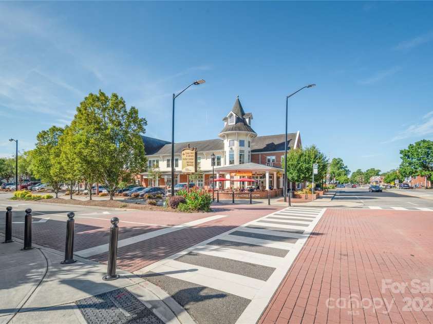 4102 Harmony Hills Drive, Matthews, NC 28104.  MLS# CAR4235594, YatesRealty ID 13904. Downtown Matthews