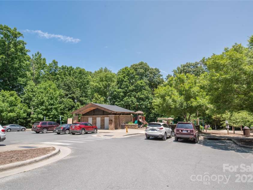 4102 Harmony Hills Drive, Matthews, NC 28104.  MLS# CAR4235594, YatesRealty ID 13904. Squirrel Lake Park