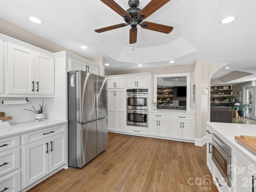 5971 Johnson Road, Clover, SC 29710.  MLS# CAR4368739, YatesRealty ID 13904. Double oven