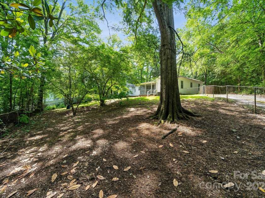 1917 Tom Sadler Road, Charlotte, NC 28214.  MLS# CAR4256173, YatesRealty ID 13906. 