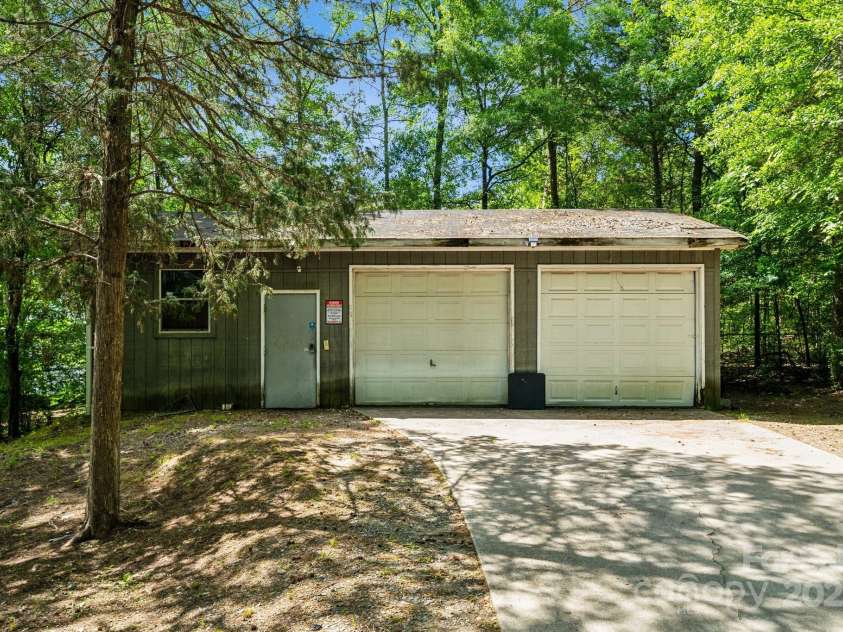 1917 Tom Sadler Road, Charlotte, NC 28214.  MLS# CAR4256173, YatesRealty ID 13906. 