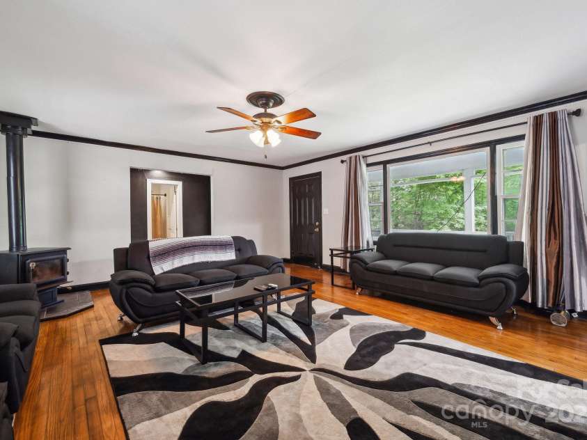 1917 Tom Sadler Road, Charlotte, NC 28214.  MLS# CAR4256173, YatesRealty ID 13906. 