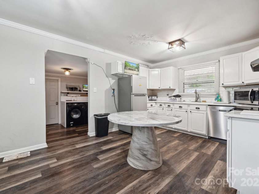 1917 Tom Sadler Road, Charlotte, NC 28214.  MLS# CAR4256173, YatesRealty ID 13906. 