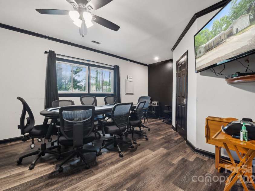 1917 Tom Sadler Road, Charlotte, NC 28214.  MLS# CAR4256173, YatesRealty ID 13906. 