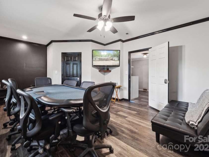 1917 Tom Sadler Road, Charlotte, NC 28214.  MLS# CAR4256173, YatesRealty ID 13906. 