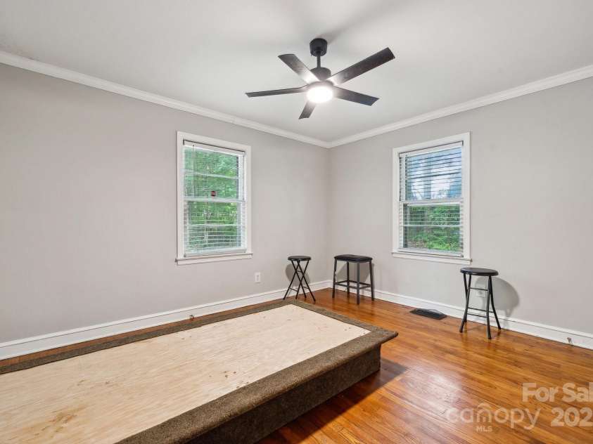 1917 Tom Sadler Road, Charlotte, NC 28214.  MLS# CAR4256173, YatesRealty ID 13906. 