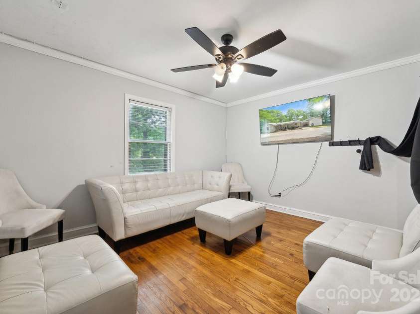 1917 Tom Sadler Road, Charlotte, NC 28214.  MLS# CAR4256173, YatesRealty ID 13906. 