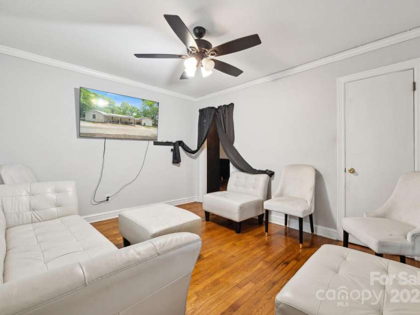 1917 Tom Sadler Road, Charlotte, NC 28214.  MLS# CAR4256173, YatesRealty ID 13906. 