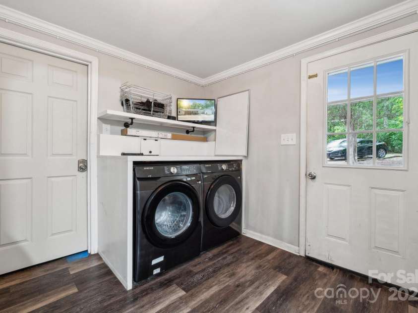 1917 Tom Sadler Road, Charlotte, NC 28214.  MLS# CAR4256173, YatesRealty ID 13906. 