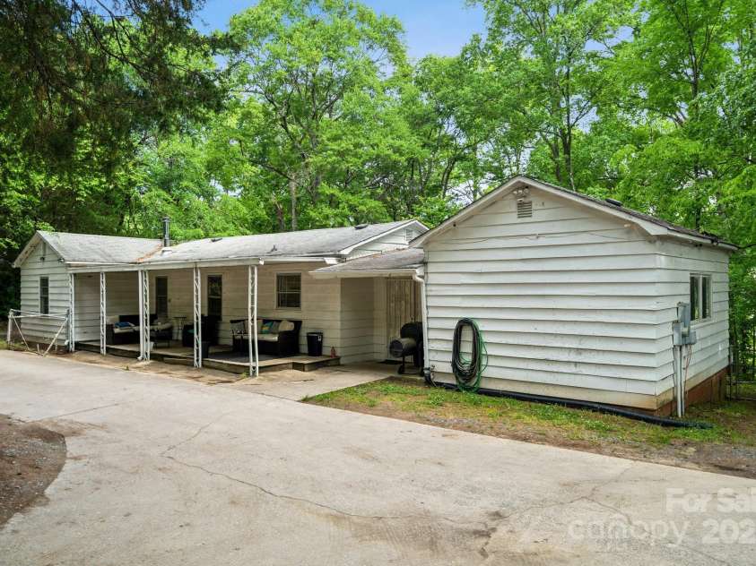 1917 Tom Sadler Road, Charlotte, NC 28214.  MLS# CAR4256173, YatesRealty ID 13906. 