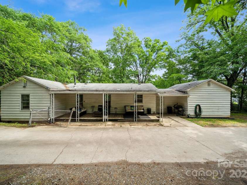 1917 Tom Sadler Road, Charlotte, NC 28214.  MLS# CAR4256173, YatesRealty ID 13906. 