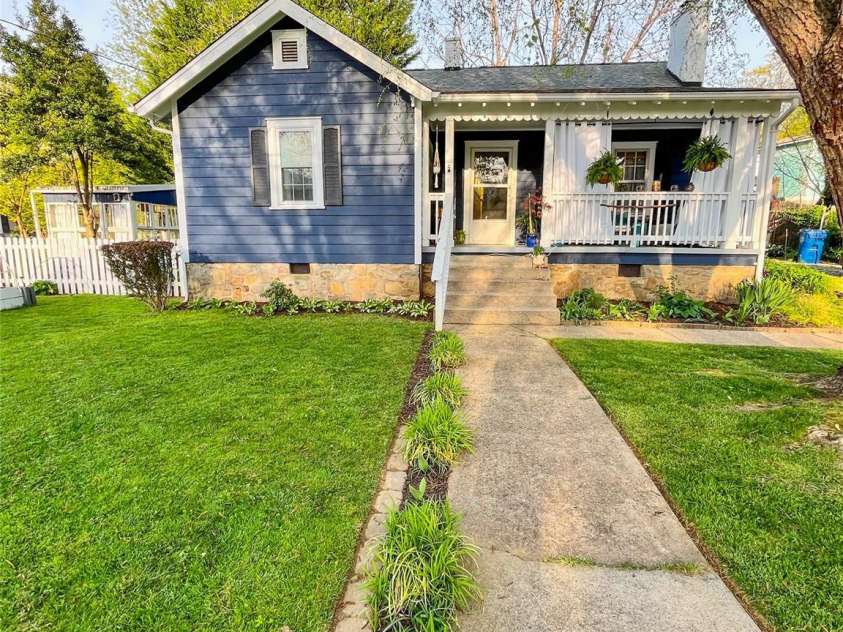 271 Brook Street, Waynesville, NC 28786.  MLS# CAR4372339, YatesRealty ID 13906. 