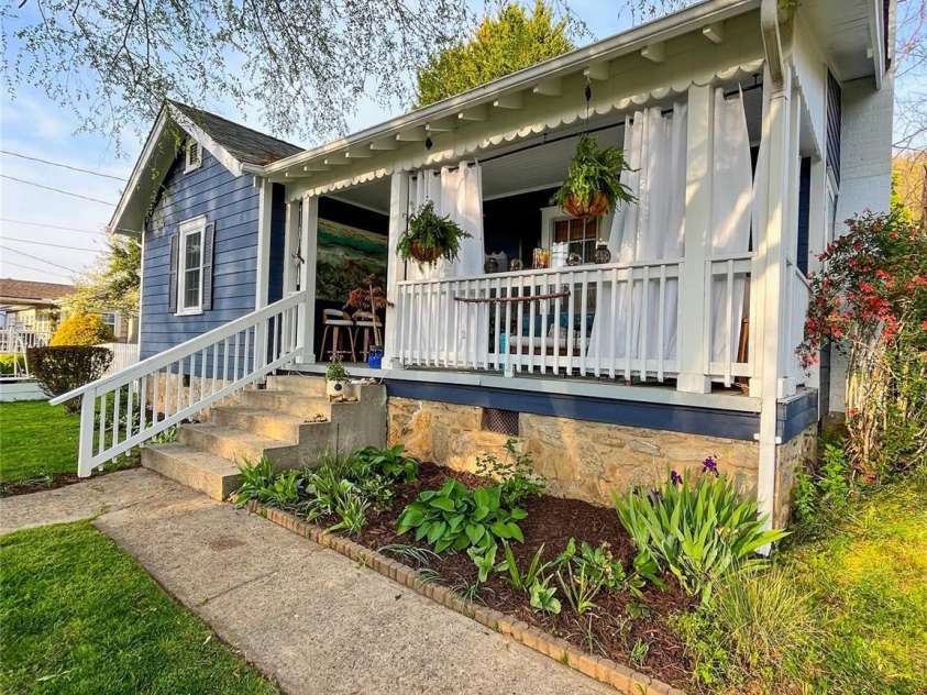 271 Brook Street, Waynesville, NC 28786.  MLS# CAR4372339, YatesRealty ID 13906. 