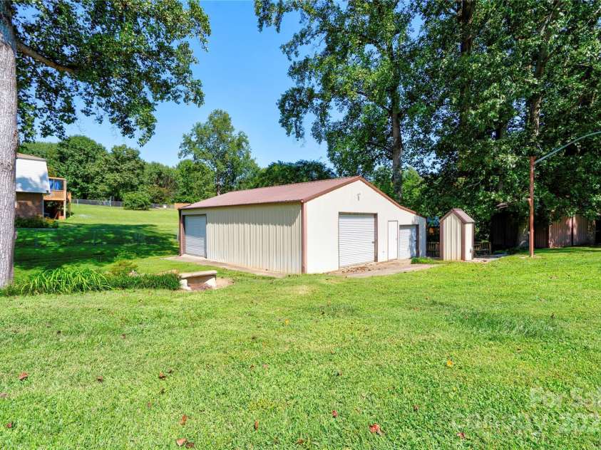 1701 Cedar Creek Road, Shelby, NC 28152.  MLS# CAR4298756, YatesRealty ID 13907. Detached Garage