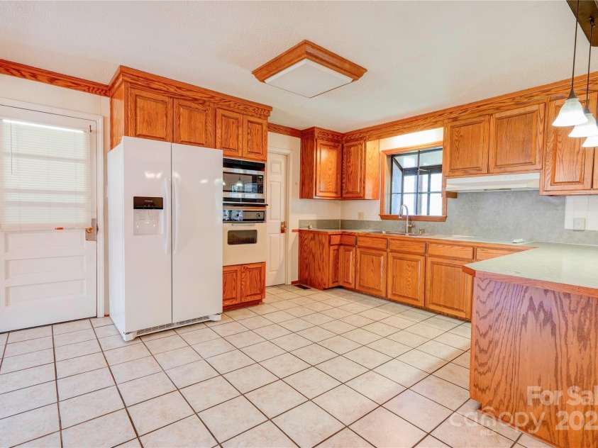 1701 Cedar Creek Road, Shelby, NC 28152.  MLS# CAR4298756, YatesRealty ID 13907. Kitchen