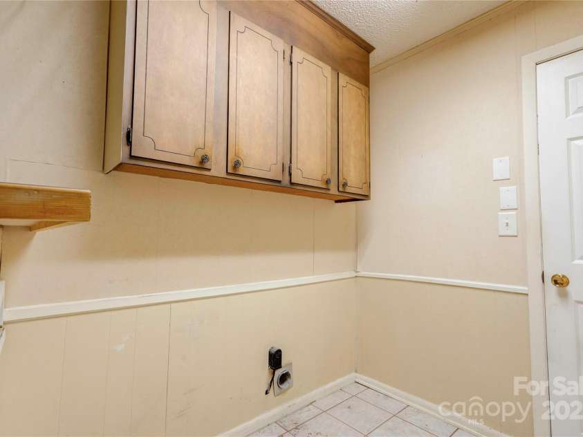 1701 Cedar Creek Road, Shelby, NC 28152.  MLS# CAR4298756, YatesRealty ID 13907. Laundry Room