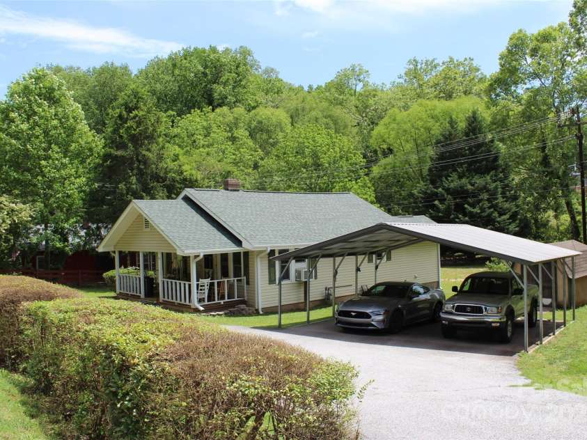 68 Rector Street, Tryon, NC 28782.  MLS# CAR4254704, YatesRealty ID 13907. 