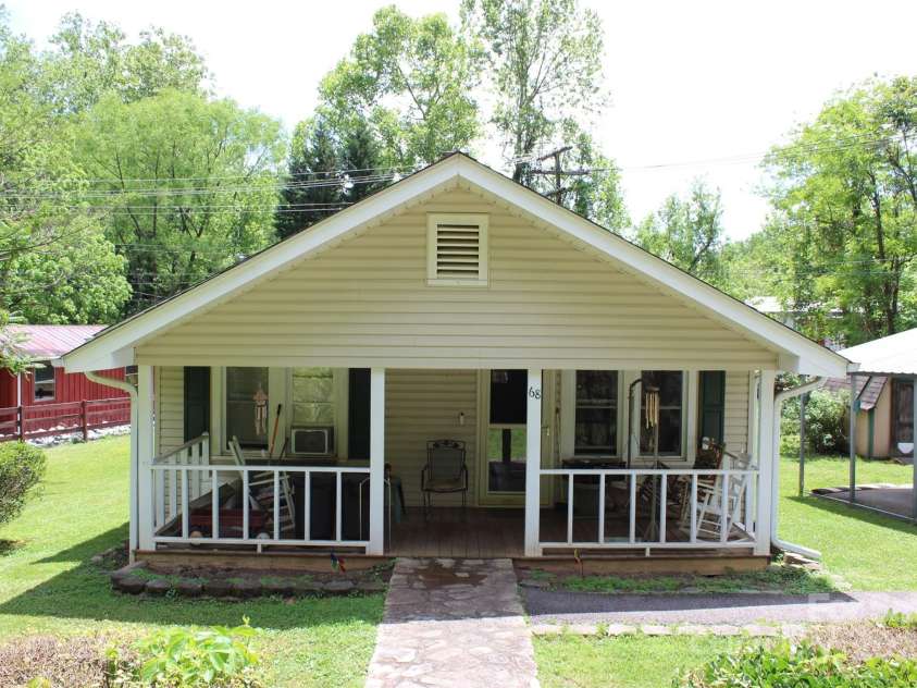 68 Rector Street, Tryon, NC 28782.  MLS# CAR4254704, YatesRealty ID 13907. 