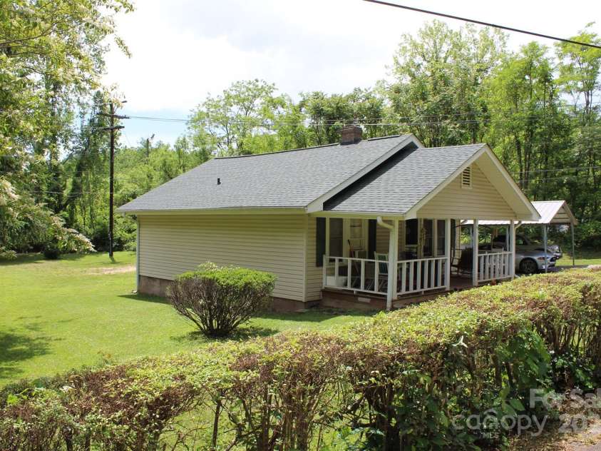 68 Rector Street, Tryon, NC 28782.  MLS# CAR4254704, YatesRealty ID 13907. 