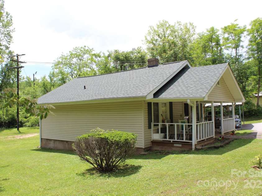 68 Rector Street, Tryon, NC 28782.  MLS# CAR4254704, YatesRealty ID 13907. 