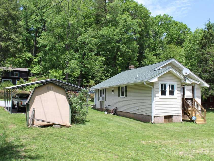 68 Rector Street, Tryon, NC 28782.  MLS# CAR4254704, YatesRealty ID 13907. 