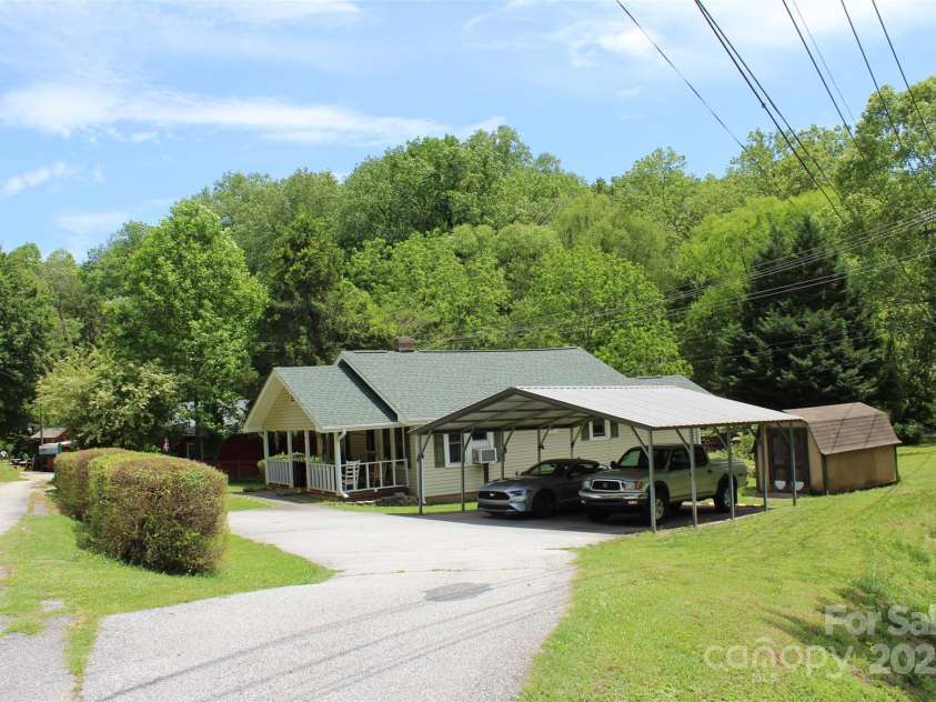 68 Rector Street, Tryon, NC 28782.  MLS# CAR4254704, YatesRealty ID 13907. 