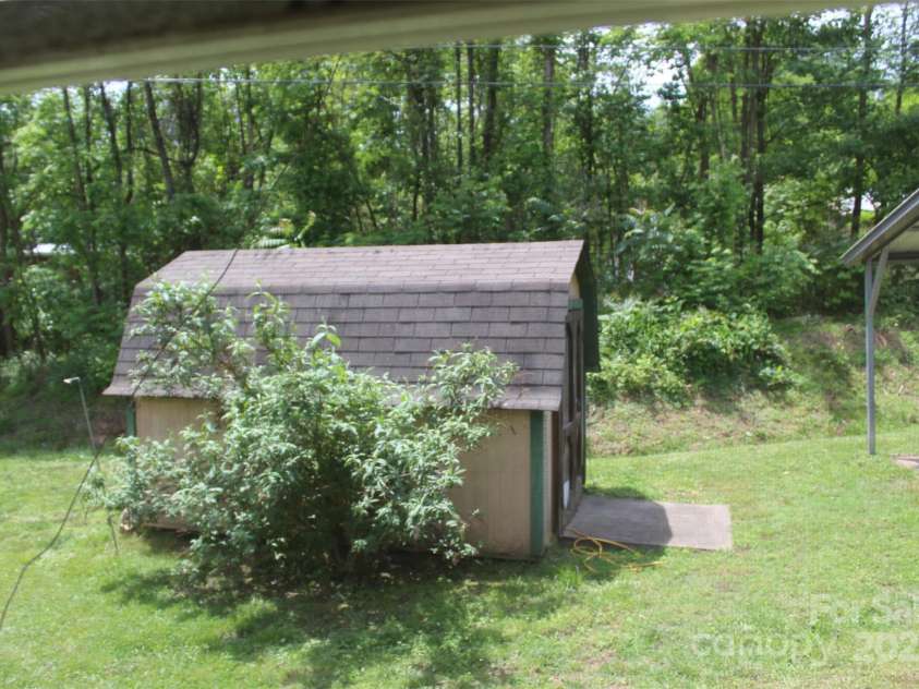 68 Rector Street, Tryon, NC 28782.  MLS# CAR4254704, YatesRealty ID 13907. 